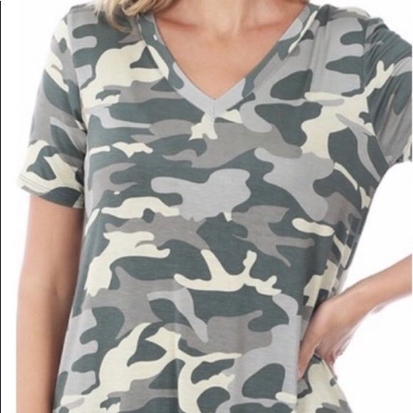 V-neck Short sleeve camo. Top - Picture 3 of 4